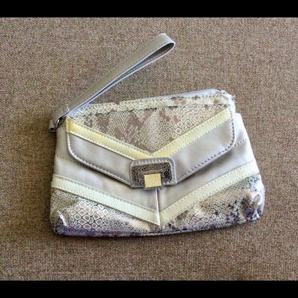Silver & Cream Wristlet NWOT